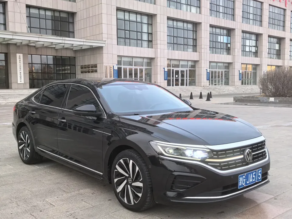 Volkswagen Passat facelift 380TSI luxury version 2023 — миниатюра 3