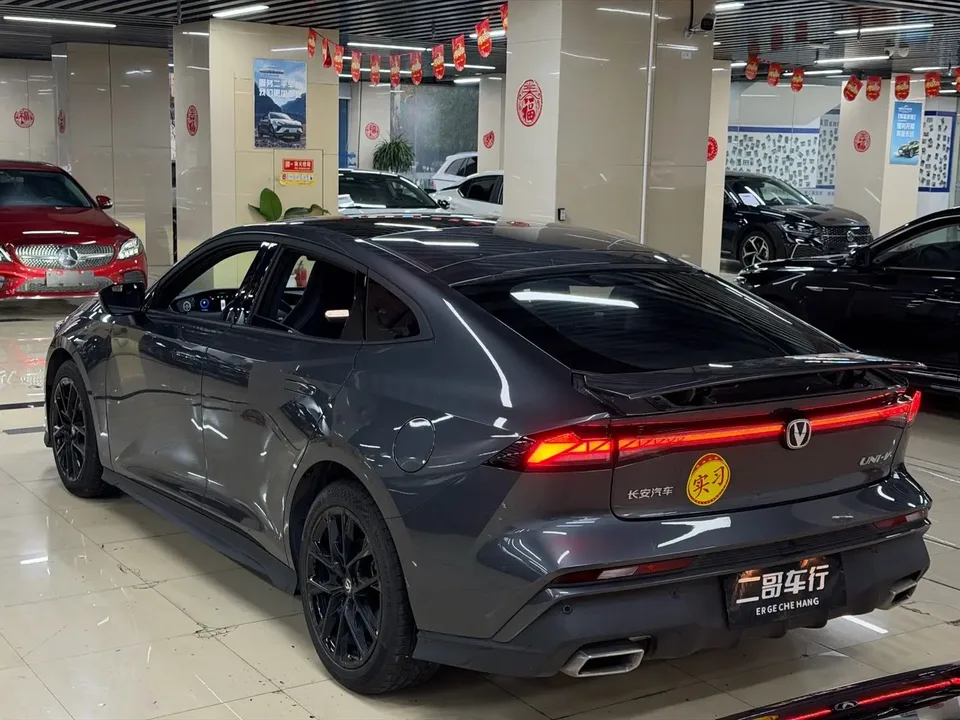 Changan UNI-V 1.5T premium model 2025 — миниатюра 2