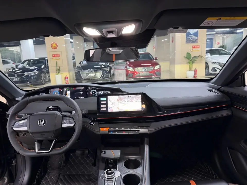 Changan UNI-V 1.5T premium model 2025 — миниатюра 3