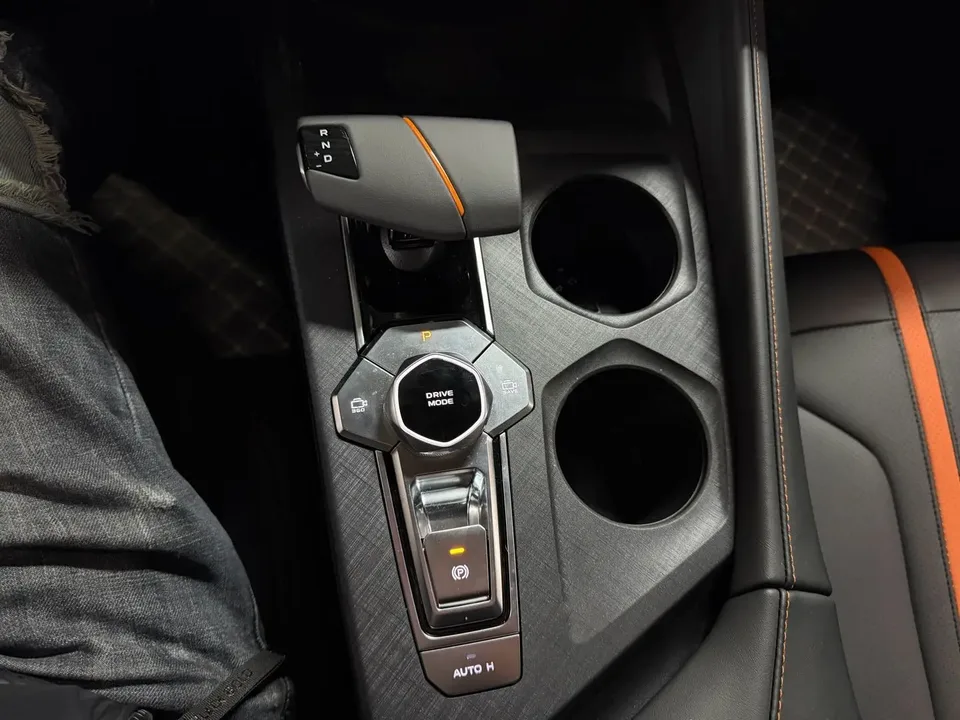 Changan UNI-V 1.5T premium model 2025 — миниатюра 4