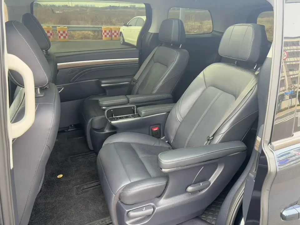 GAC Trumpchi M8 Trumpchi M8 2023 Trumpchi M8 2023 Lingxiu Series 390T Premium Edition 2023 — thumbnail 4