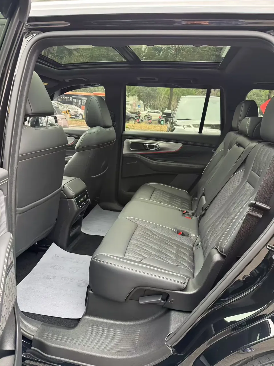 GAC Trumpchi GS8 Trumpchi GS8 2022 Trumpchi GS8 2022 Pilot Series 2.0TGDI 2WD luxury smart connected version 7 seats 2023 — thumbnail 3