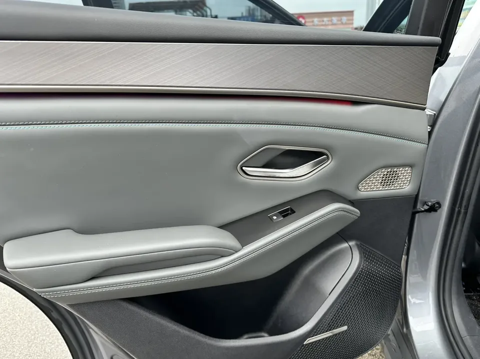 BYD Qin L DM DM-i 120KM Excellence Edition 2024 — миниатюра 3