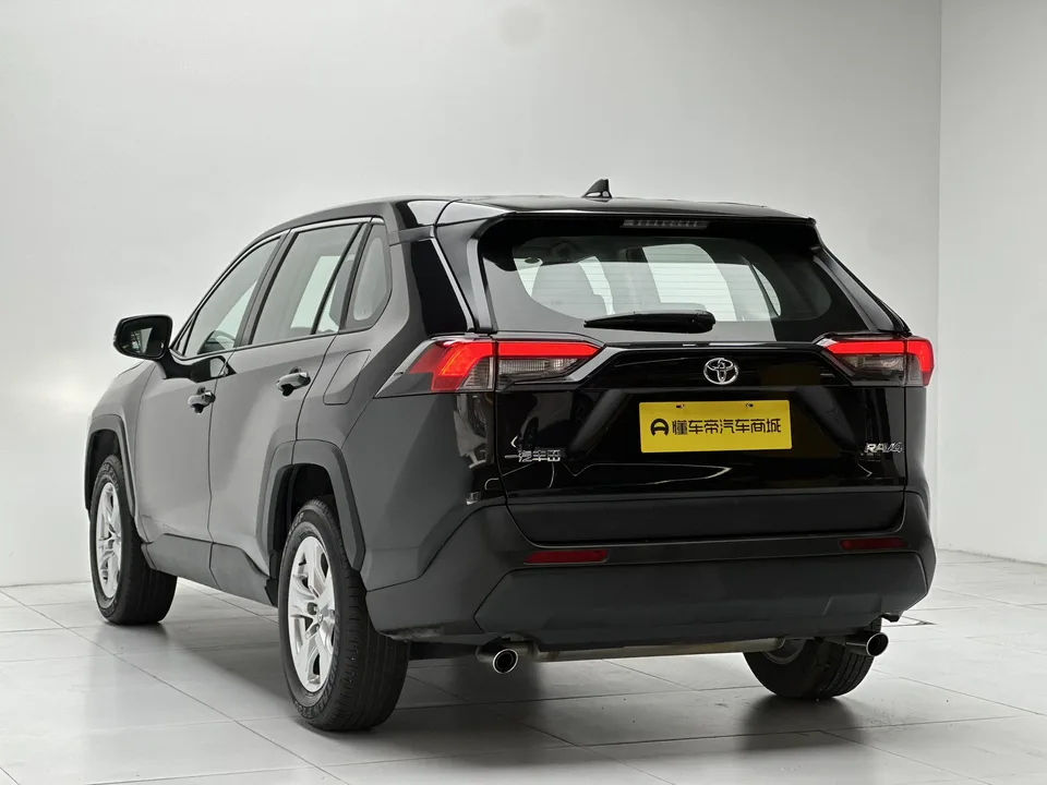 Toyota RAV4 2.0L CVT 2WD Urban Edition 2024 — миниатюра 2