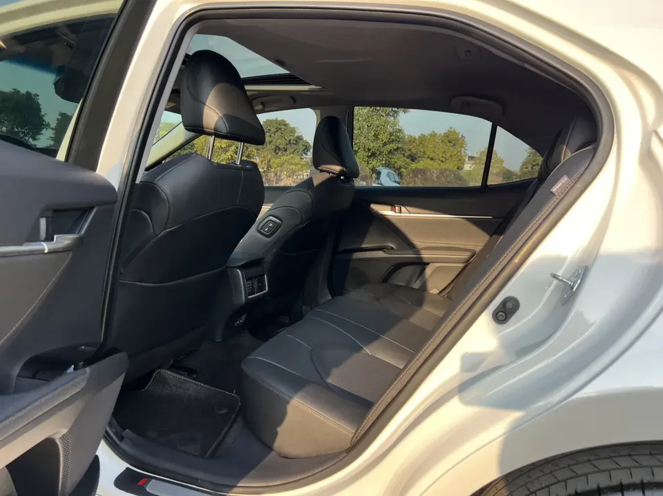 Toyota Camry 2.0G Deluxe Edition 2024 — миниатюра 3