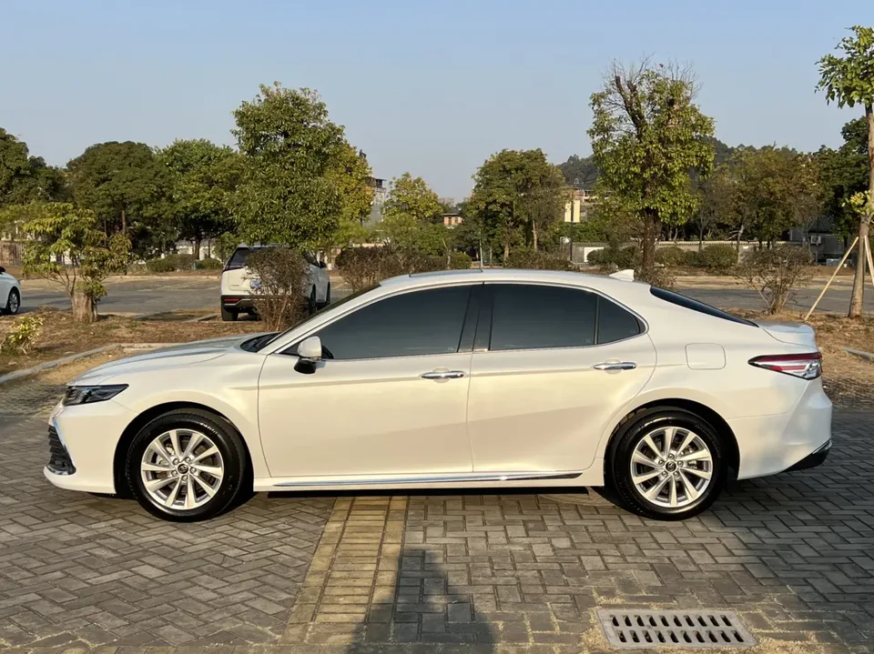 Toyota Camry 2.0G Deluxe Edition 2024 — миниатюра 4