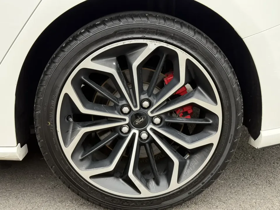 Ford Focus Focus 2021 sedan EcoBoost 180 automatic ST Line 2022 — миниатюра 3