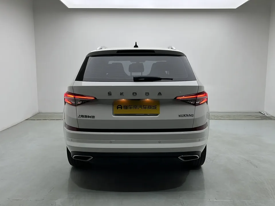 Skoda Kodiaq TSI330 7-seat two-wheel drive luxury version 2022 — миниатюра 3