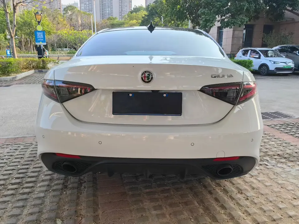 Alfa Romeo Giulia Juliet Giulia Juliet 2023 2.0T 280HP Veloce Track Edition 2024 — thumbnail 2
