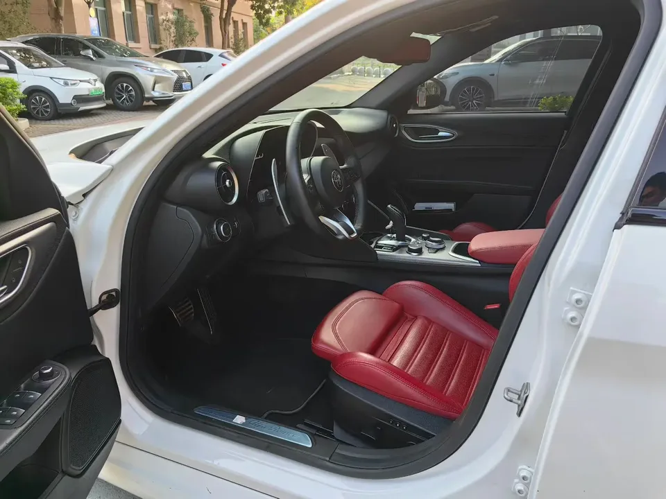 Alfa Romeo Giulia Juliet Giulia Juliet 2023 2.0T 280HP Veloce Track Edition 2024 — thumbnail 3