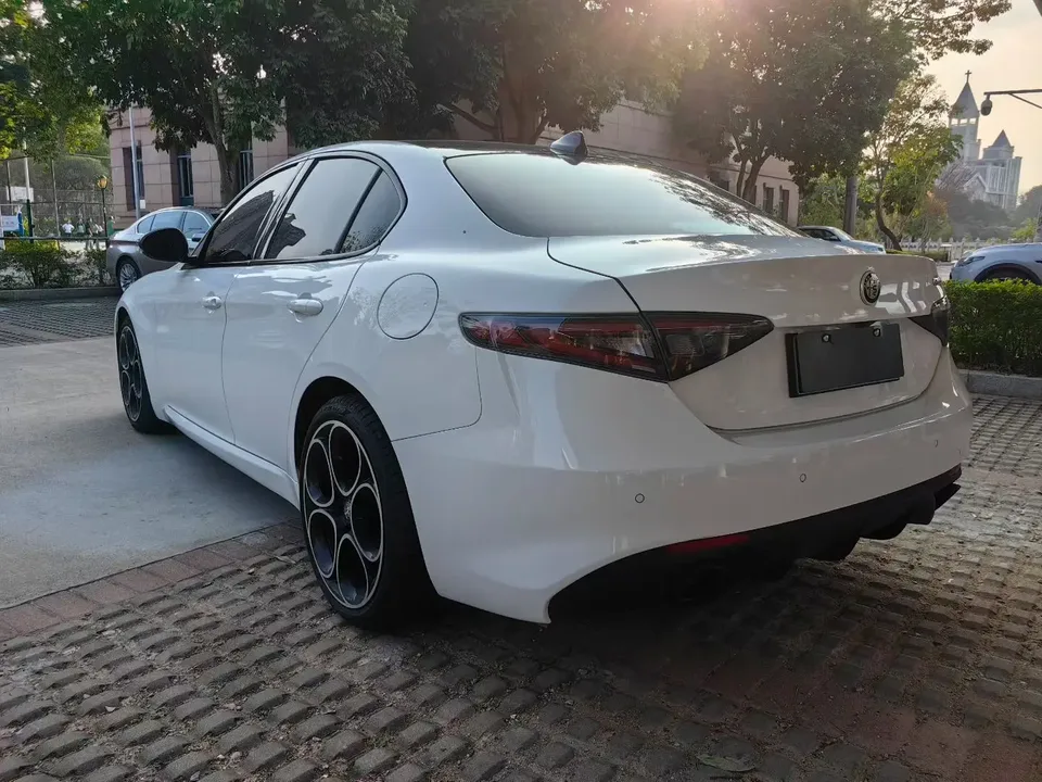 Alfa Romeo Giulia Juliet Giulia Juliet 2023 2.0T 280HP Veloce Track Edition 2024 — thumbnail 4