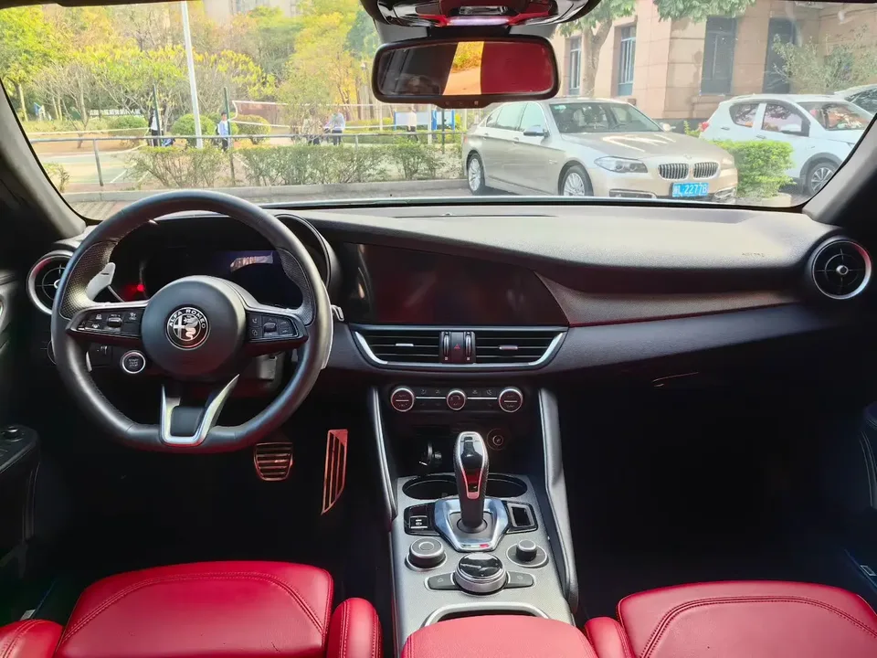 Alfa Romeo Giulia Juliet Giulia Juliet 2023 2.0T 280HP Veloce Track Edition 2024 — thumbnail 5