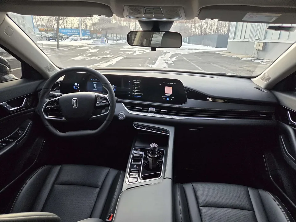 FAW Bestune B70 Bestune B70 2025 Dragon Glory Edition 1.5T Quality Edition 2025 — миниатюра 5