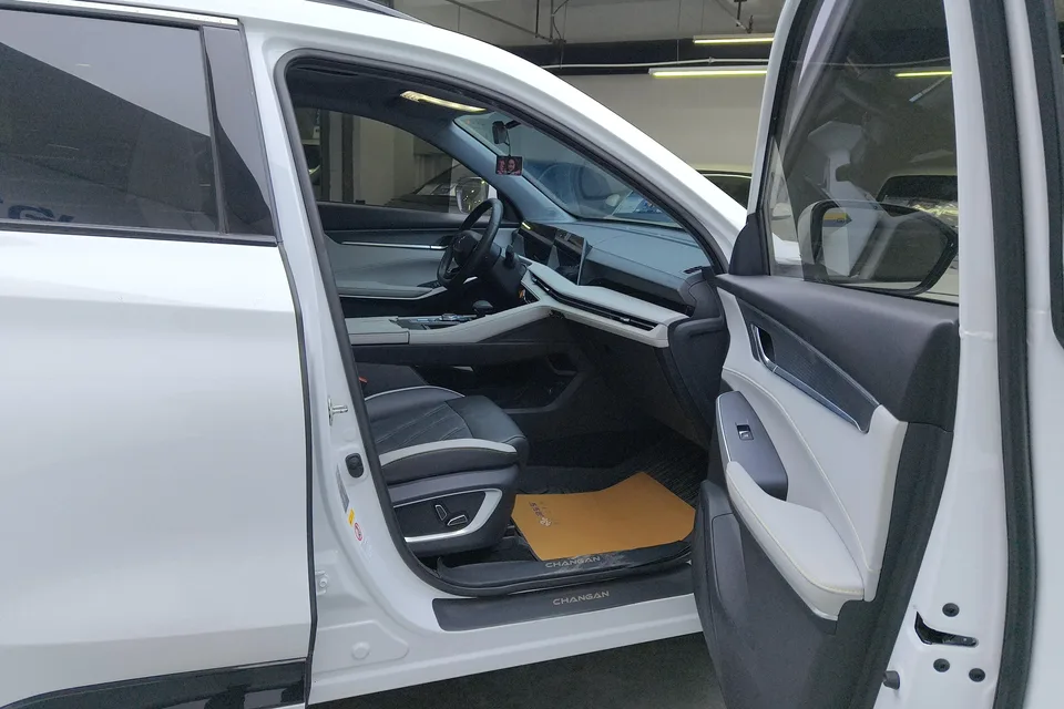 Changan CS75PLUS CS75 PLUS 2023 third generation 1.5T automatic premium model 2024 — thumbnail 4