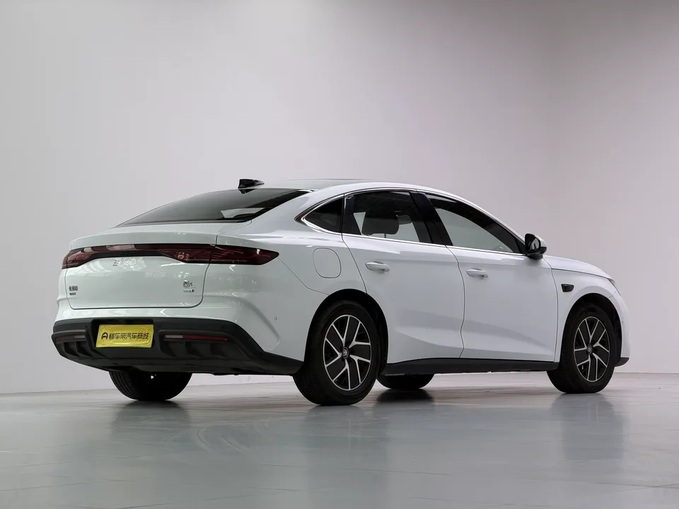 BYD Qin L DM Intelligent Driving Edition DM-i 120KM Beyond Edition 2025 — миниатюра 2