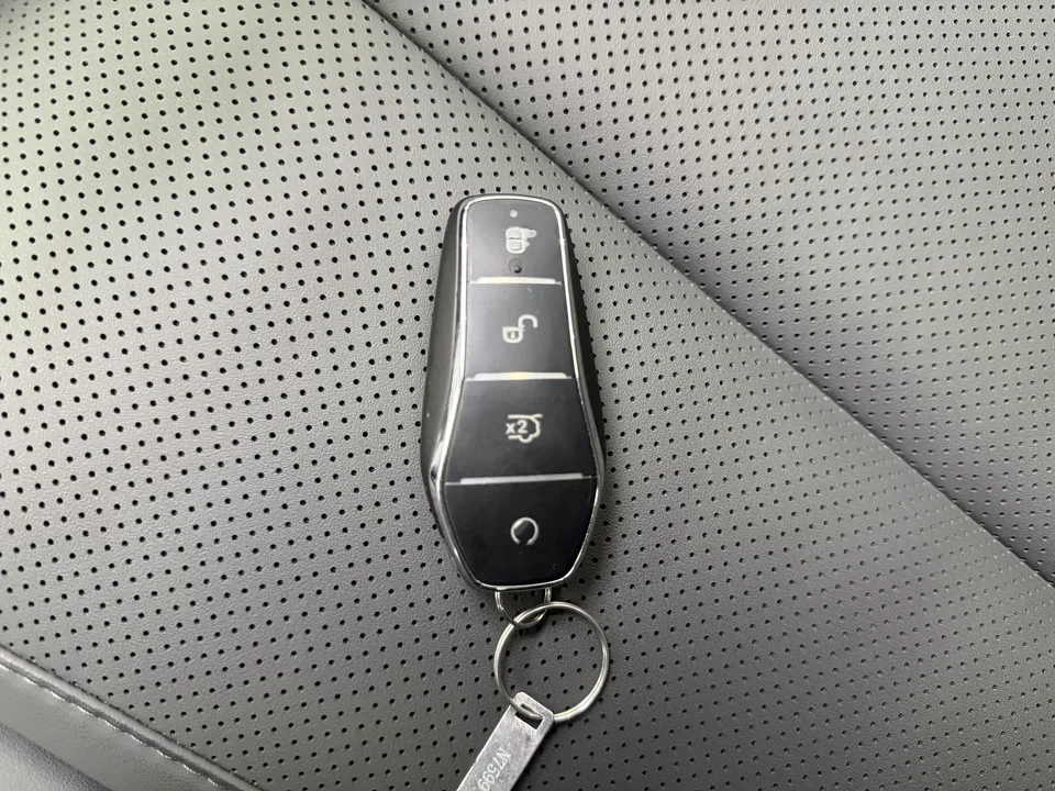 BYD Qin L DM Intelligent Driving Edition DM-i 120KM Beyond Edition 2025 — миниатюра 3