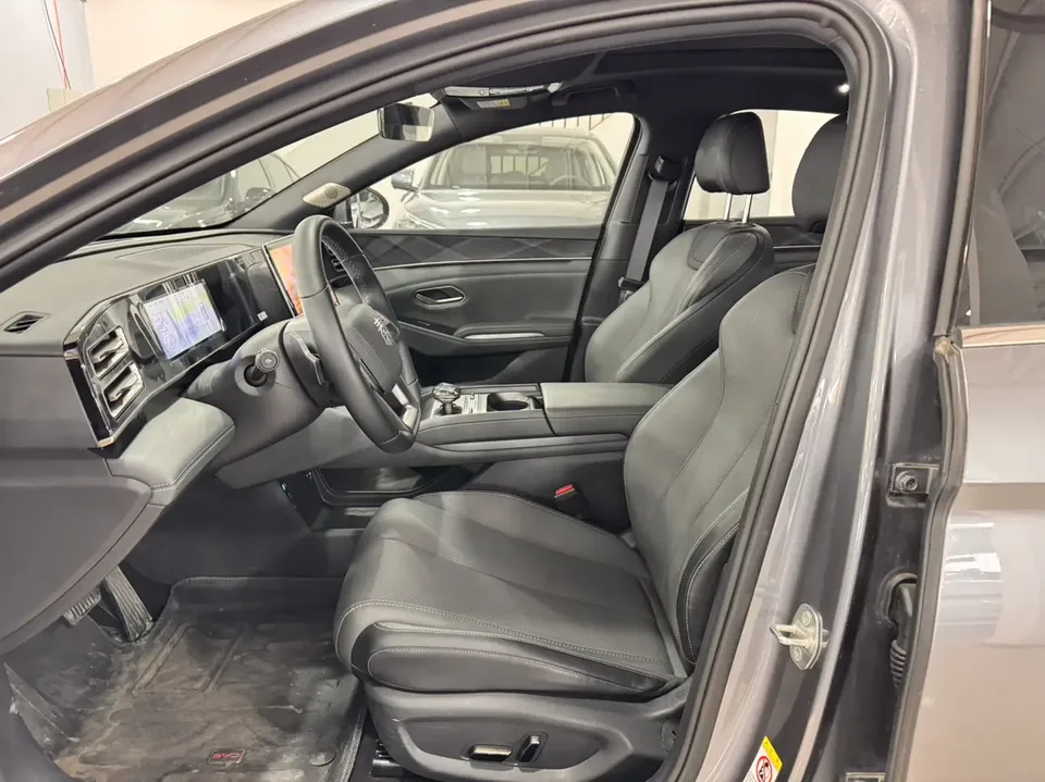 BYD Qin L DM Intelligent Driving Edition DM-i 120KM Beyond Edition 2025 — миниатюра 4