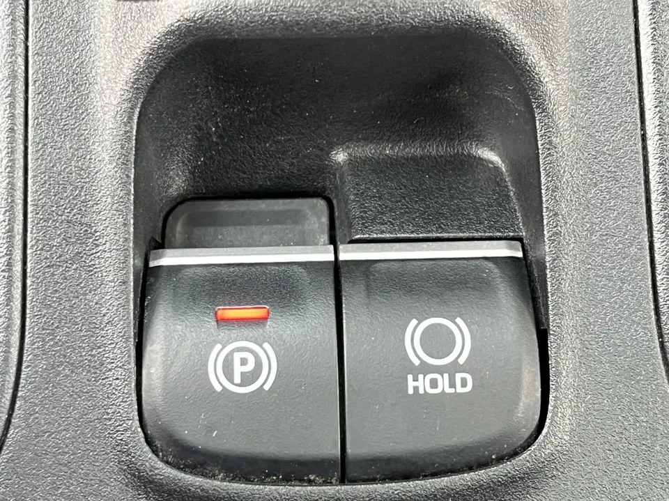 Toyota Frontlander 2.0L CVT Leading Edition 2022 — миниатюра 3