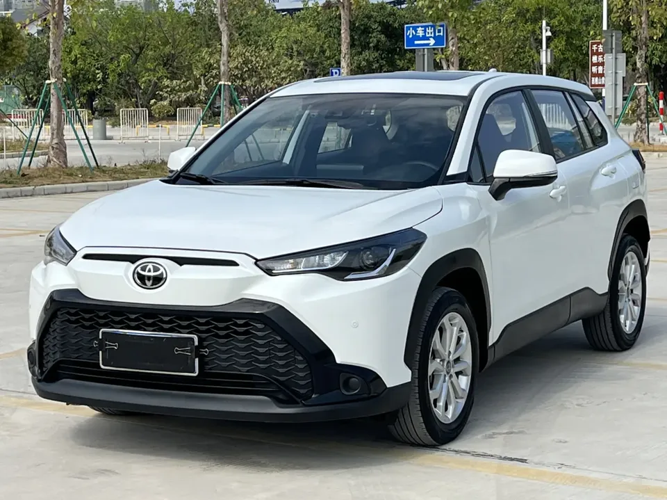 Toyota Frontlander 2.0L CVT Leading Edition 2022 — фото 1, купить с доставкой в Москву