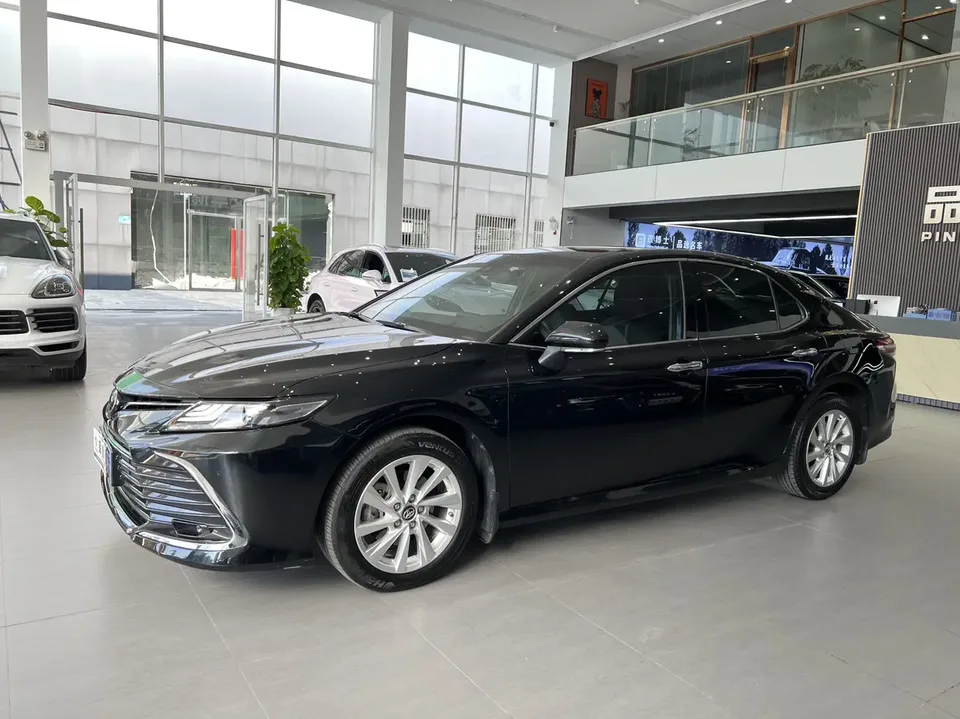 Toyota Camry 2.0G Deluxe Edition 2023 — миниатюра 3