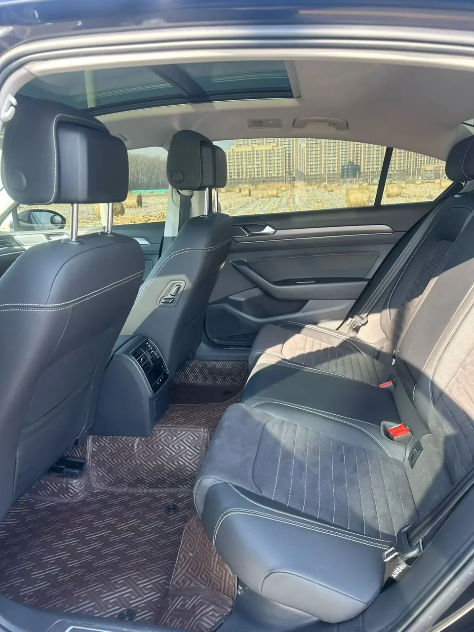 Volkswagen Magotan 330TSI DSG 30th Anniversary Edition 2022 — миниатюра 3