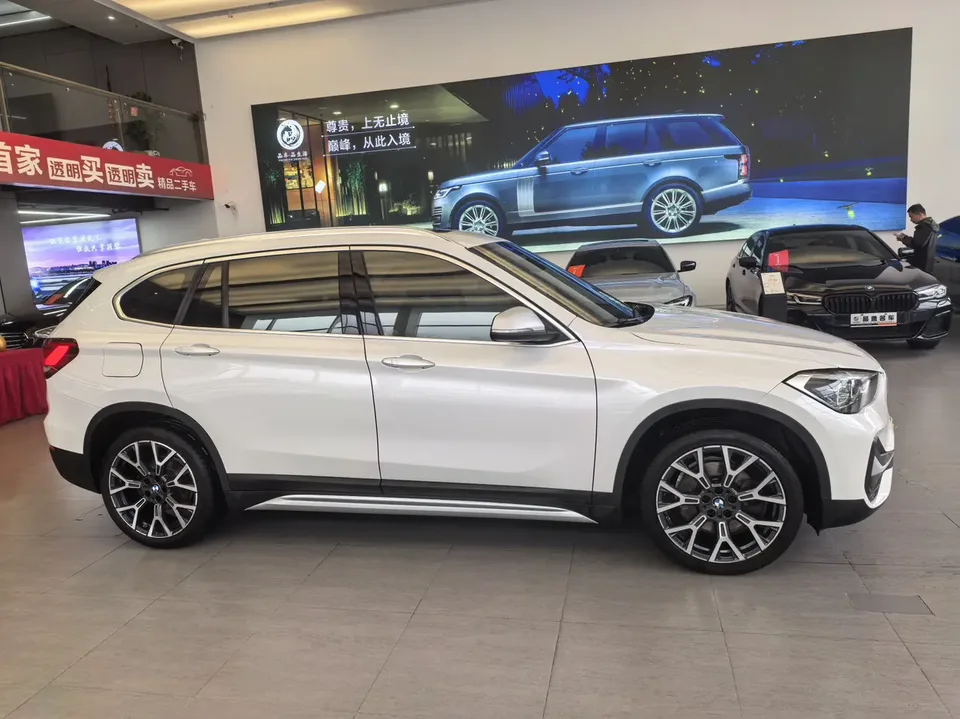 BMW X1 X1 2021 BMW X1 2021 sDrive25Li Leading Edition 2022 — thumbnail 2