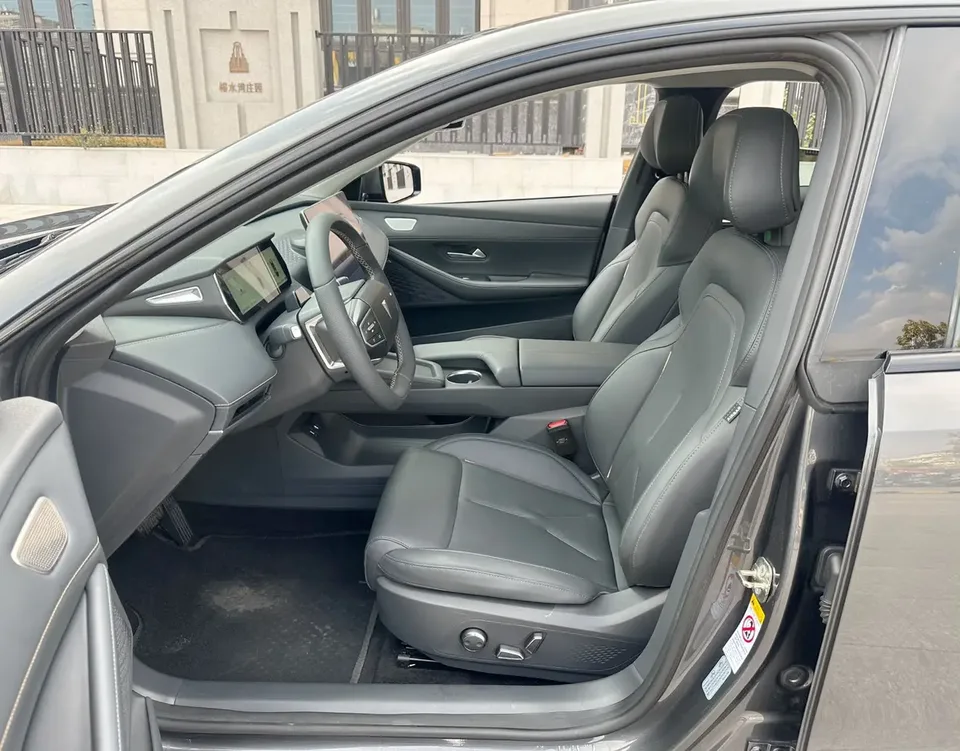 Deepal dark blue SL03 1200 Extended Range Edition 2023 — миниатюра 5