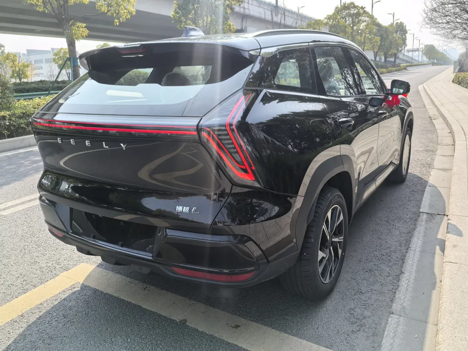 Geely Atlas L fourth generation 1.5TD DCT starts 2026 — миниатюра 2