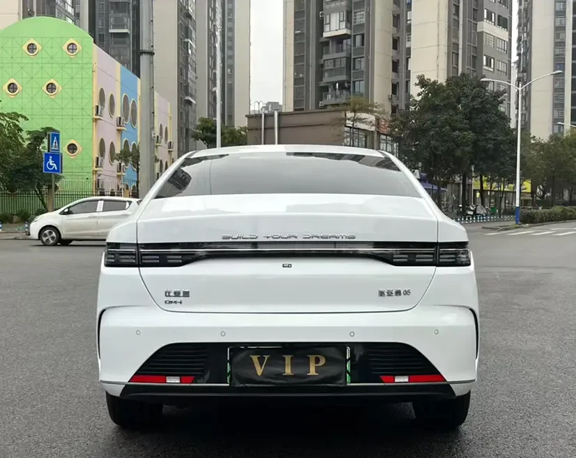 BYD Destroyer 05 DM-i Champion Edition 120KM Prestige Edition 2023 — миниатюра 2