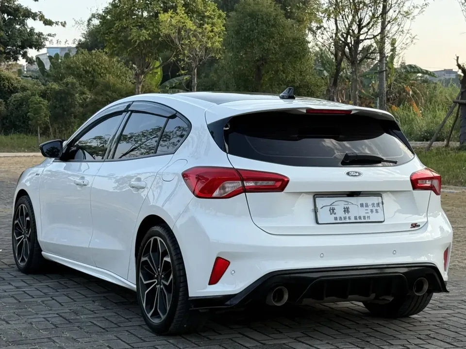 Ford Focus Focus 2021 hatchback EcoBoost 180 automatic ST Line 2022 — миниатюра 2