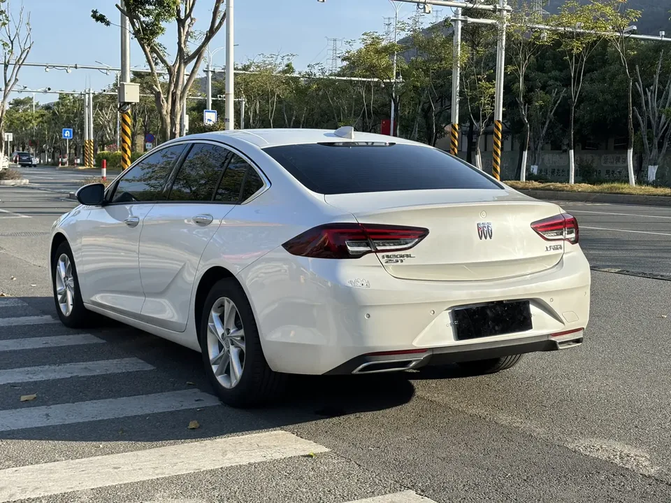 Buick Majesty Regal 2024 25T Super Edition 2024 — миниатюра 4