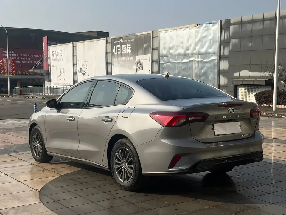 Ford Focus Sedan EcoBoost 180 Automatic Competition Edition 2022 — миниатюра 2