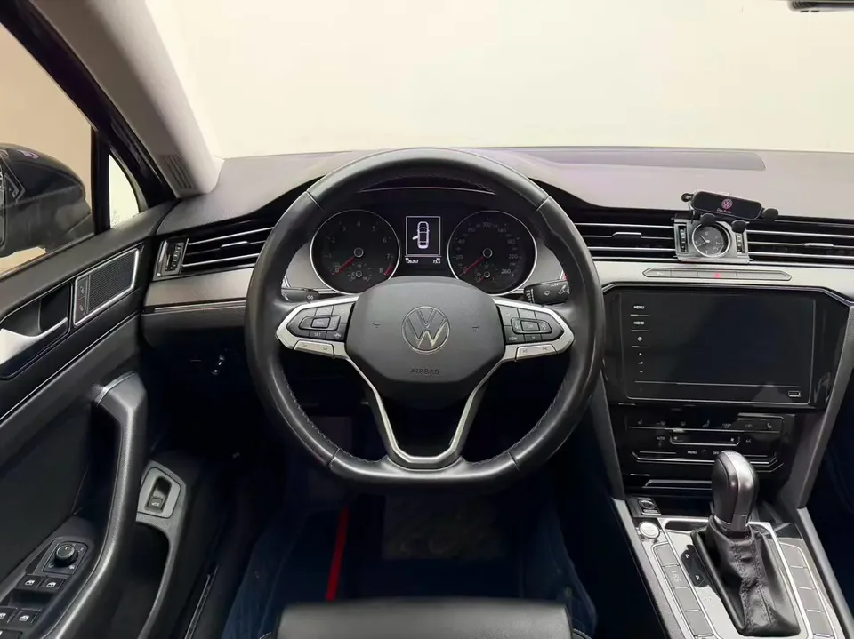 Volkswagen Magotan 330TSI DSG 30th Anniversary Edition 2022 — миниатюра 5