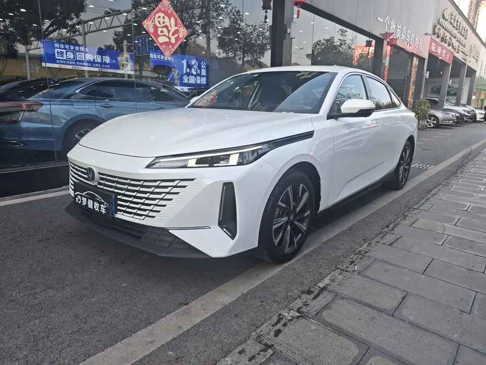 Changan Eado Yida 2023 ETA 1.5T GDI Automatic Pilot 2024 — photo 1, buy with delivery to Moscow