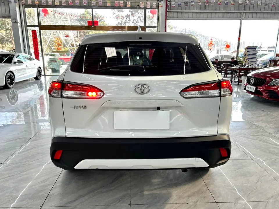 Toyota CorollaCross 2.0L CVT Elite Edition 2023 — миниатюра 2