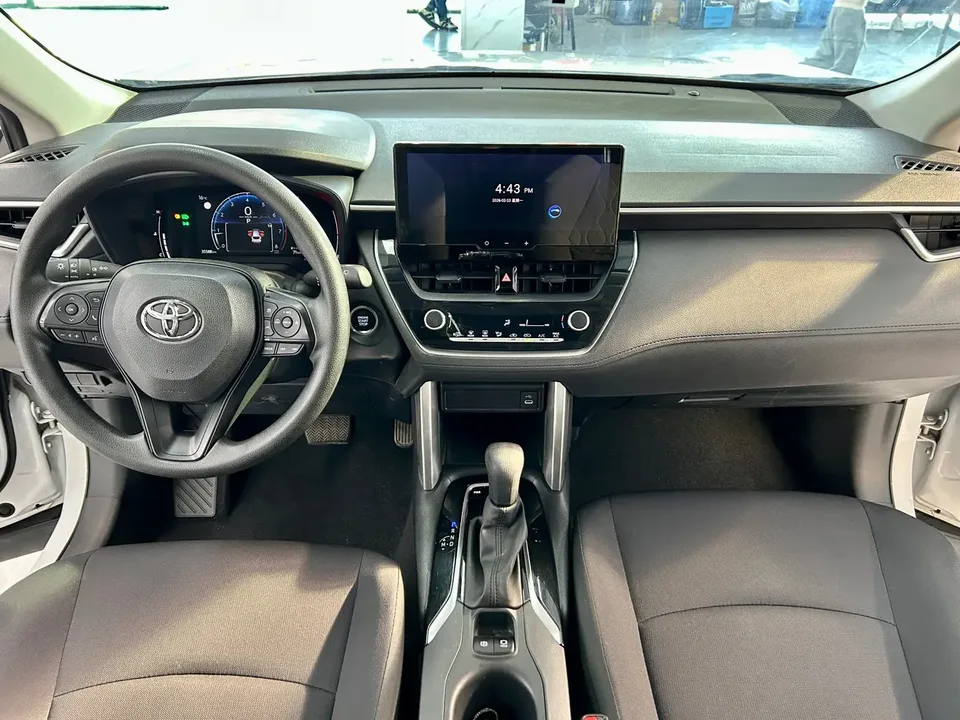 Toyota CorollaCross 2.0L CVT Elite Edition 2023 — миниатюра 3