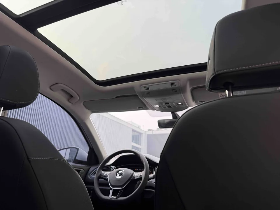 Volkswagen T-Roc Tange 280TSI DSG two-wheel drive comfort PLUS 2023 — миниатюра 3