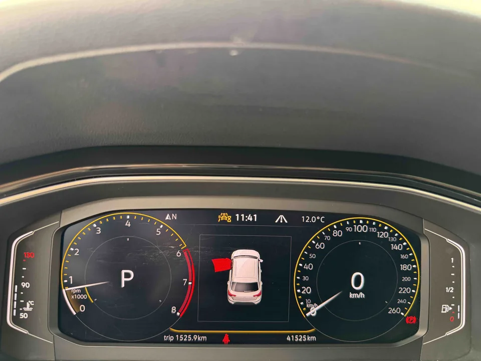 Volkswagen T-Roc Tange 280TSI DSG two-wheel drive comfort PLUS 2023 — миниатюра 4