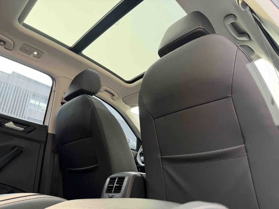 Volkswagen T-Roc Tange 280TSI DSG two-wheel drive comfort PLUS 2023 — миниатюра 5