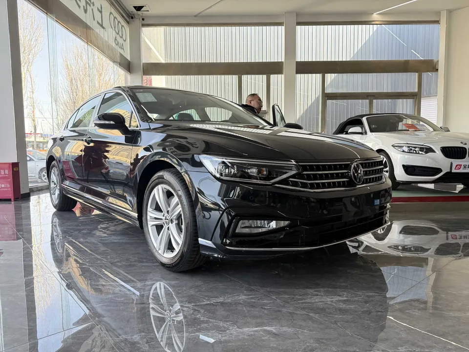 Volkswagen Magotan 2 million units public enjoyment model 280TSI DSG comfort model 2025 — миниатюра 3