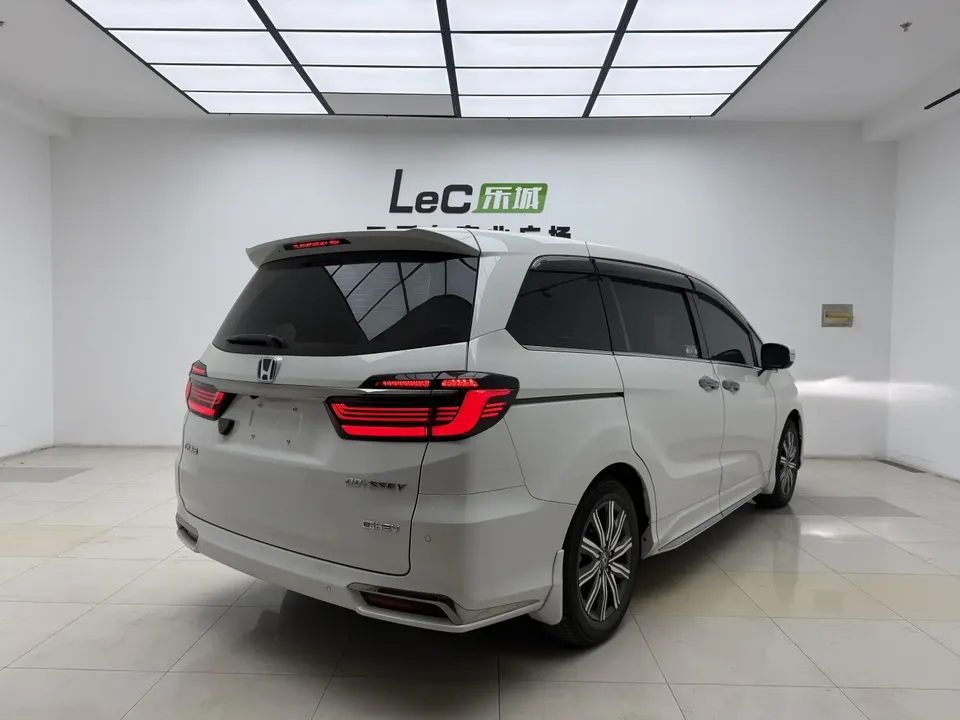 Honda Odyssey Odyssey 2024 Odyssey 2024 2.0L RuiLingxiang Edition 2025 — photo 1, buy with delivery to Moscow