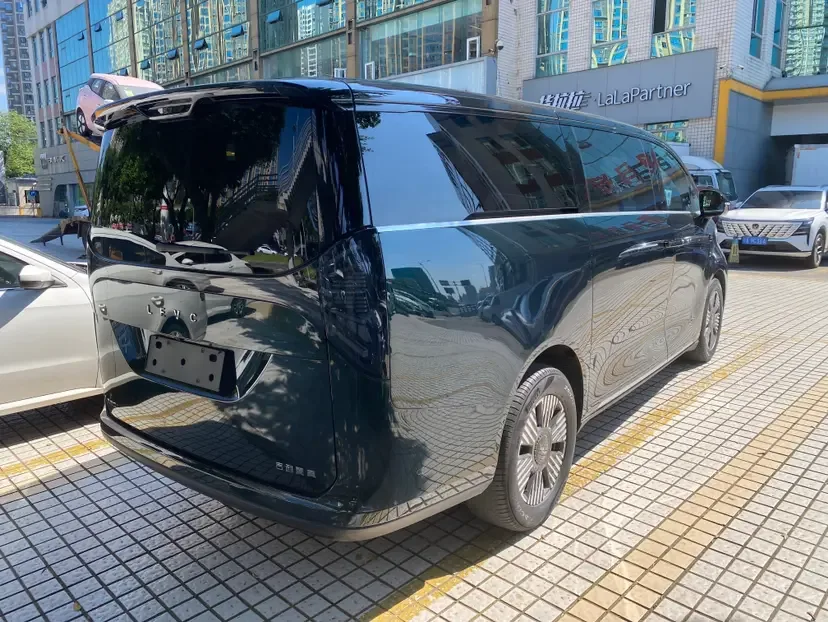 Geely Yizhen L380 Yizhen L380 2024 140kWh 6-seater 4WD Ultra 2024 — thumbnail 2
