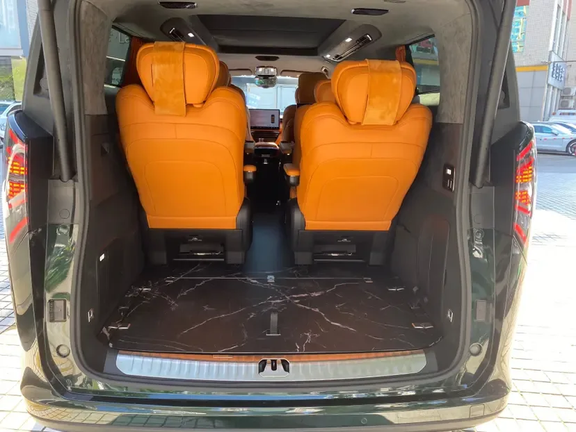 Geely Yizhen L380 Yizhen L380 2024 140kWh 6-seater 4WD Ultra 2024 — thumbnail 5