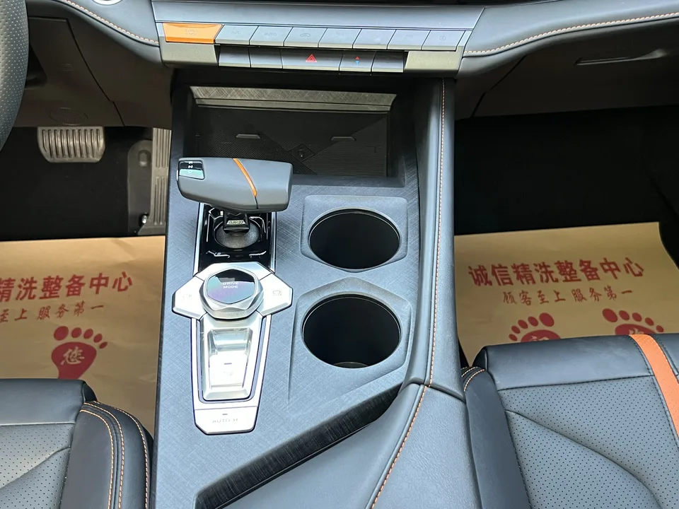 Changan UNI-V 1.5T Premium Edition 2025 — миниатюра 5
