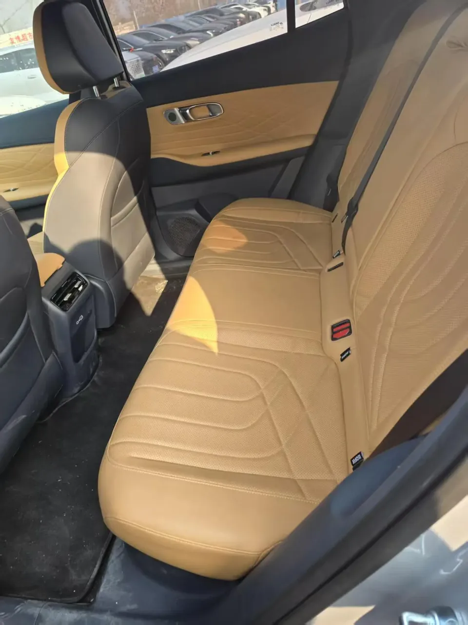 Geely Galaxy Starship 7 EM-i Galaxy Starship 7 EM-i 2025 120KM Sailing+ Edition 2025 — миниатюра 5