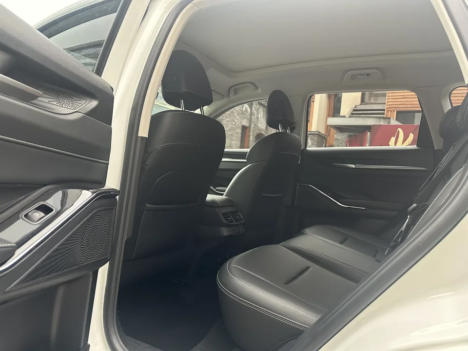 Haval H6 third generation 2.0T automatic two-wheel drive Max version 2022 — миниатюра 3