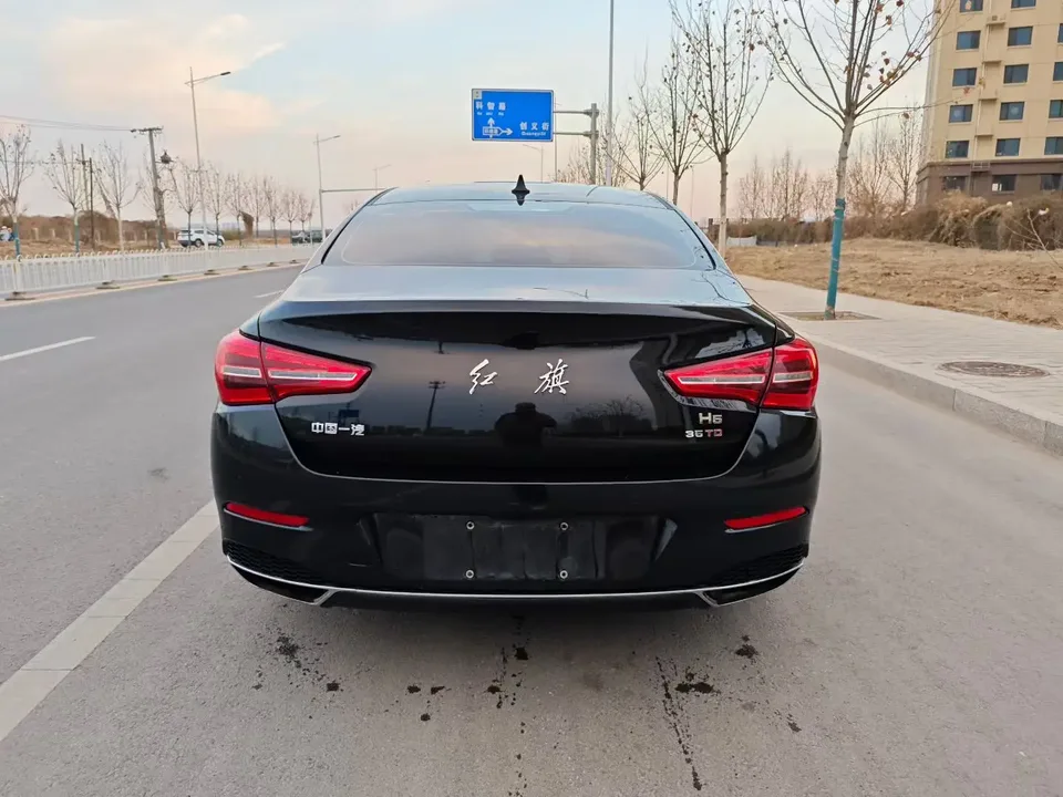 Hongqi H5 classic Hongqi H5 Classic 2022 1.8T Automatic Intelligent Connected Flag Edition 2022 — миниатюра 2