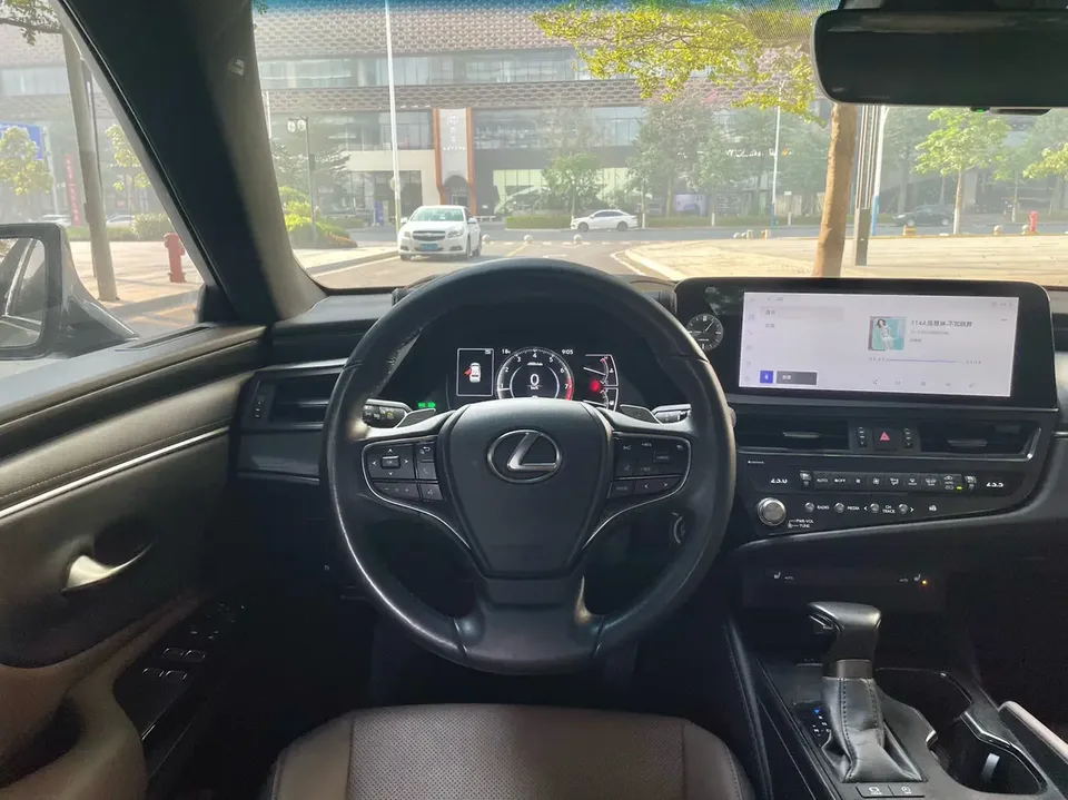 Lexus ES 200 Excellence Edition 2023 — миниатюра 5