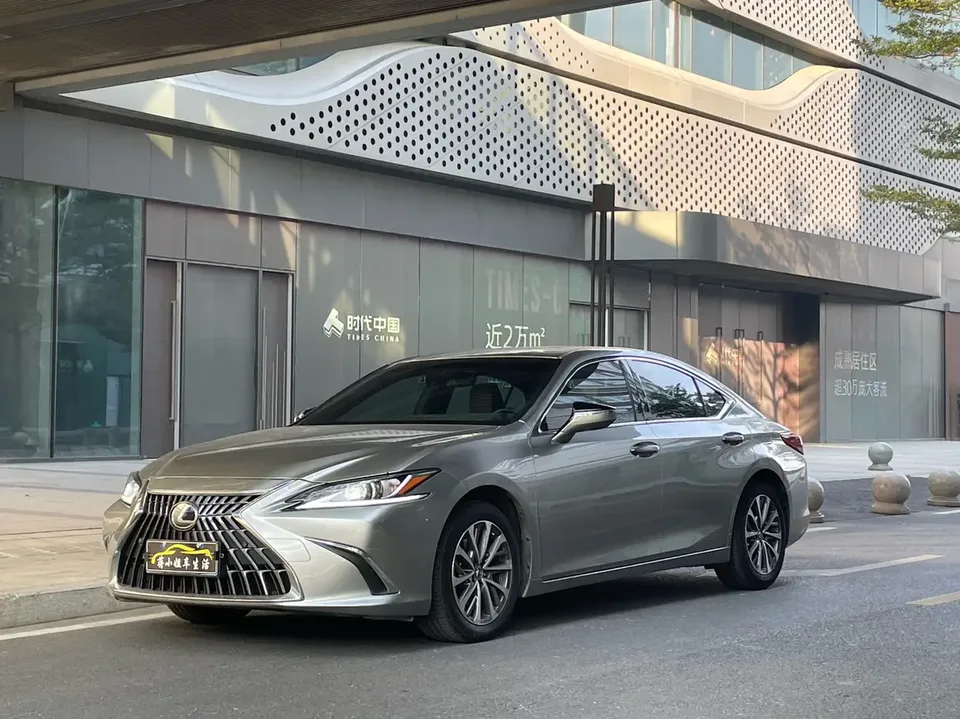 Lexus ES 2023