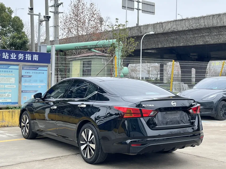 Nissan Altima Teana 2022 2.0L XE Pure Edition 2023 — миниатюра 4